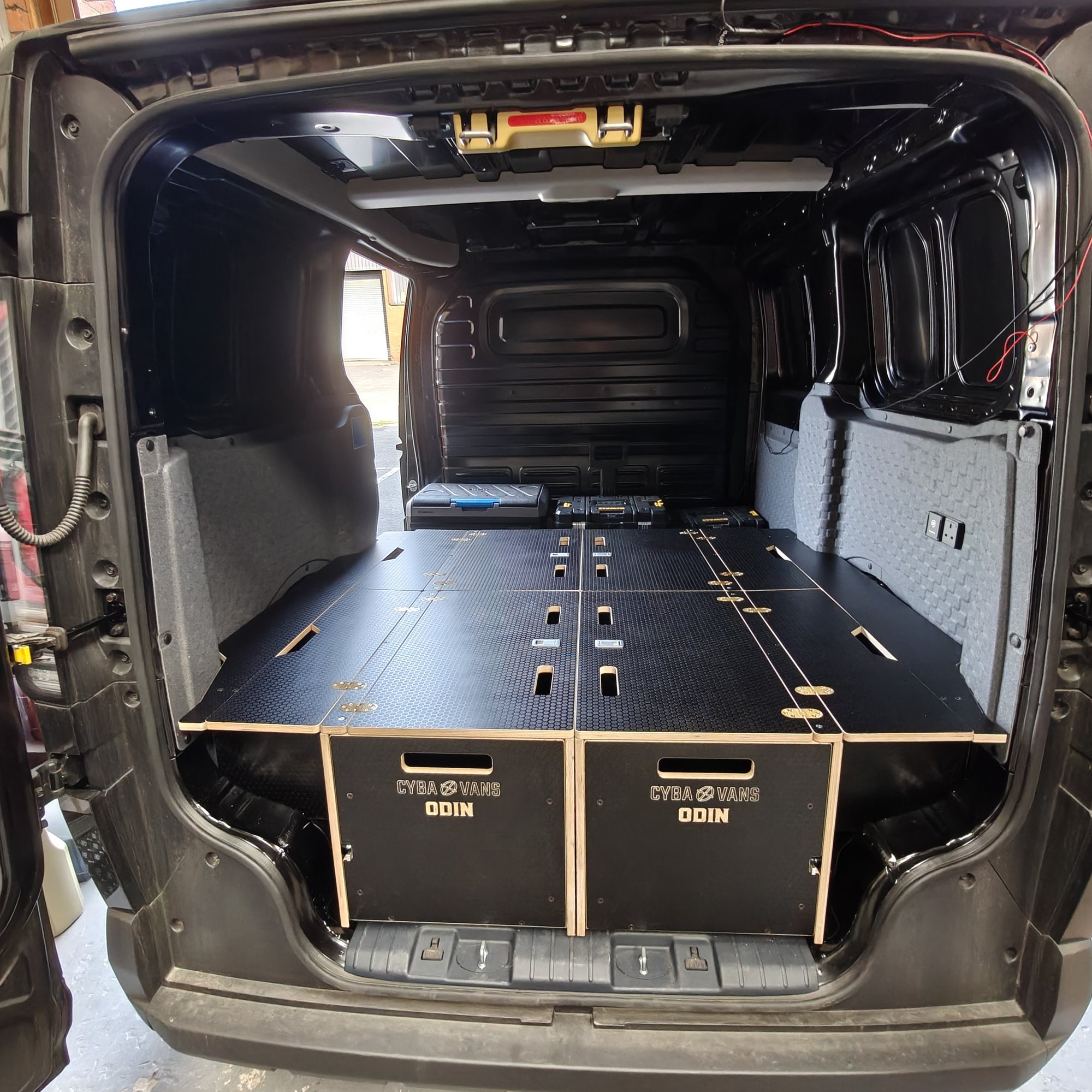 ODIN : 1400mm cabinets