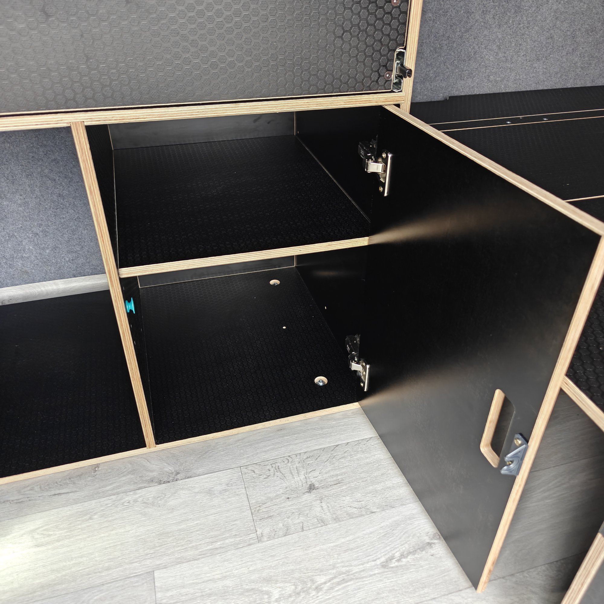 ODIN LWB : 1800mm cabinets - 4