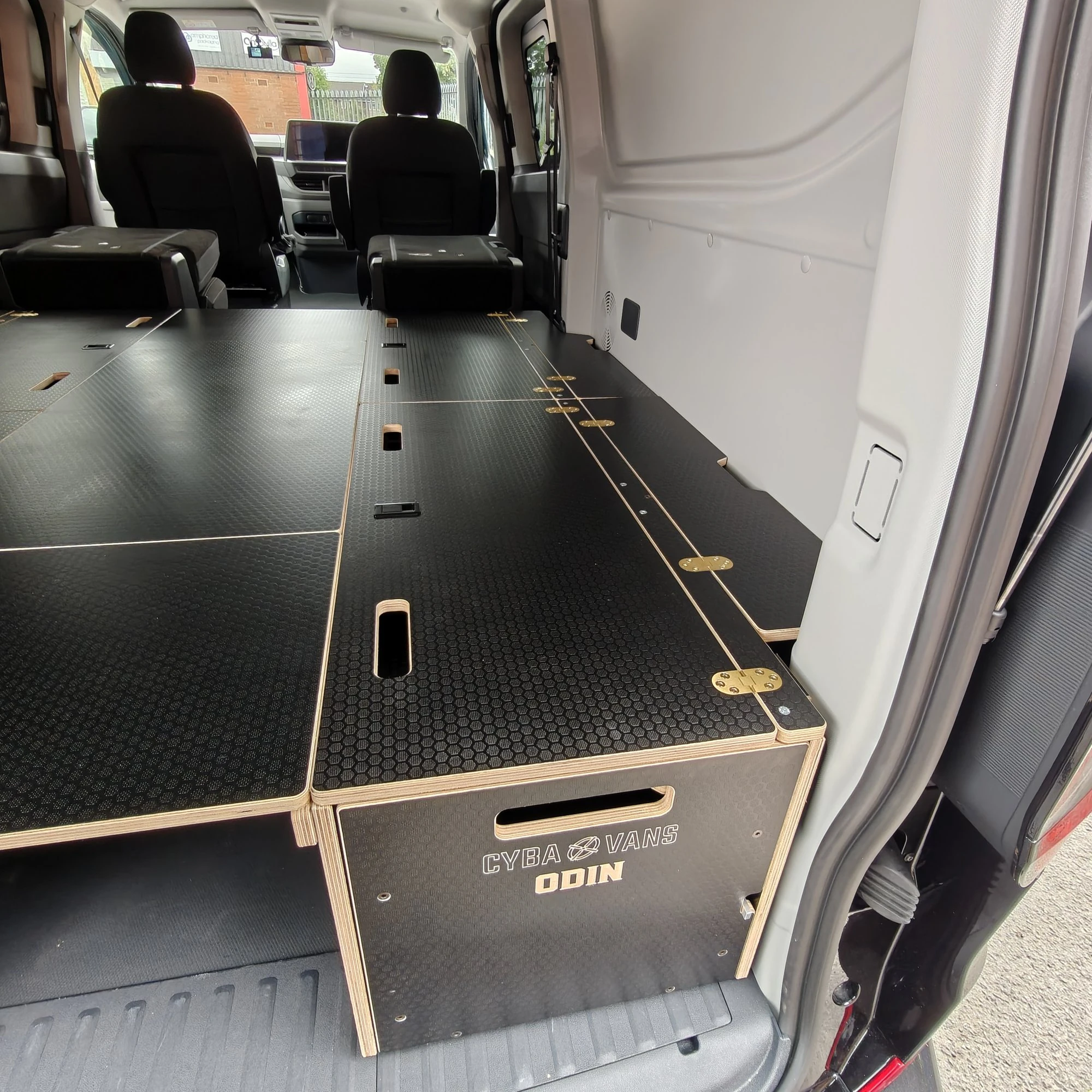 ODIN LWB : 1800mm cabinets - 14