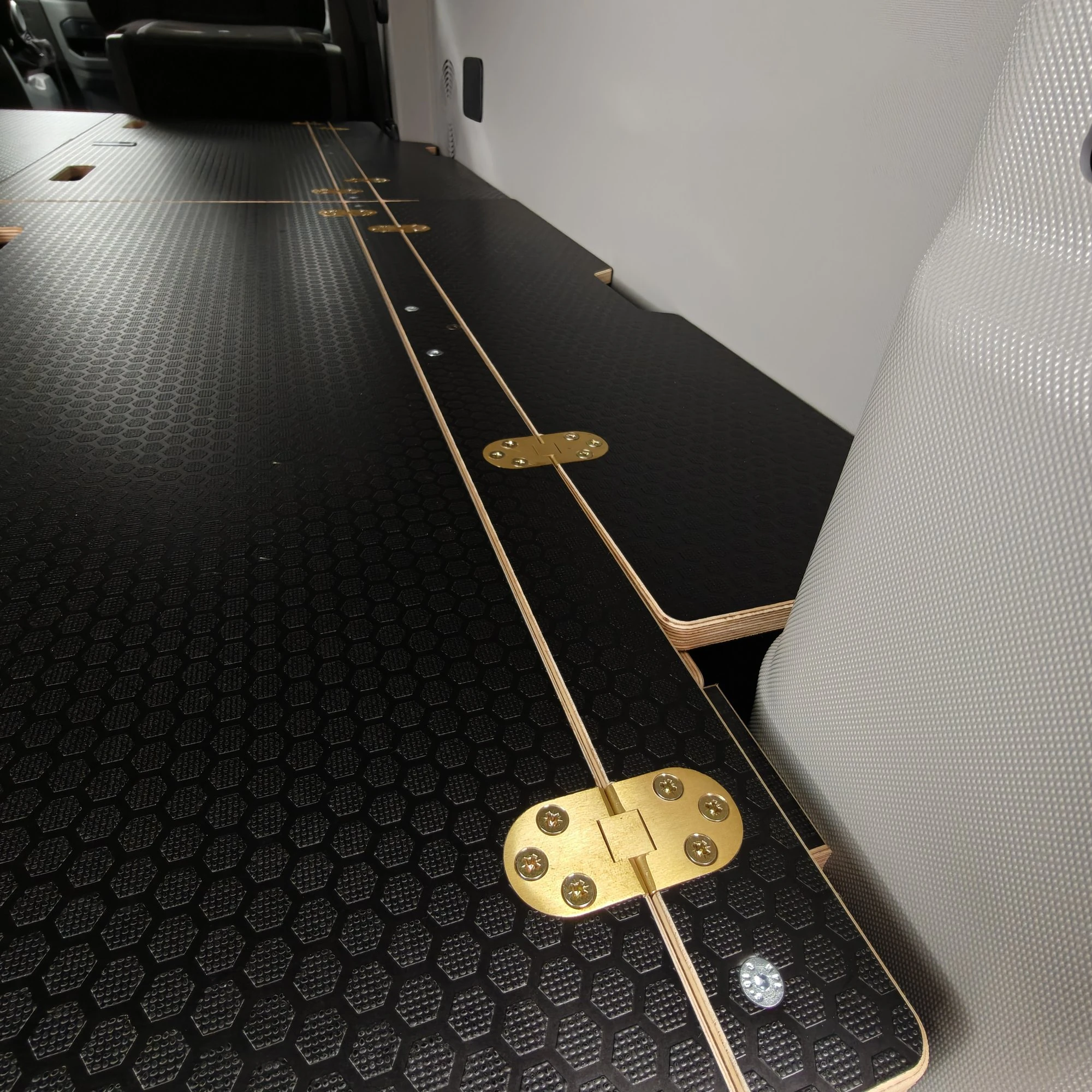ODIN LWB : 1800mm cabinets - 15